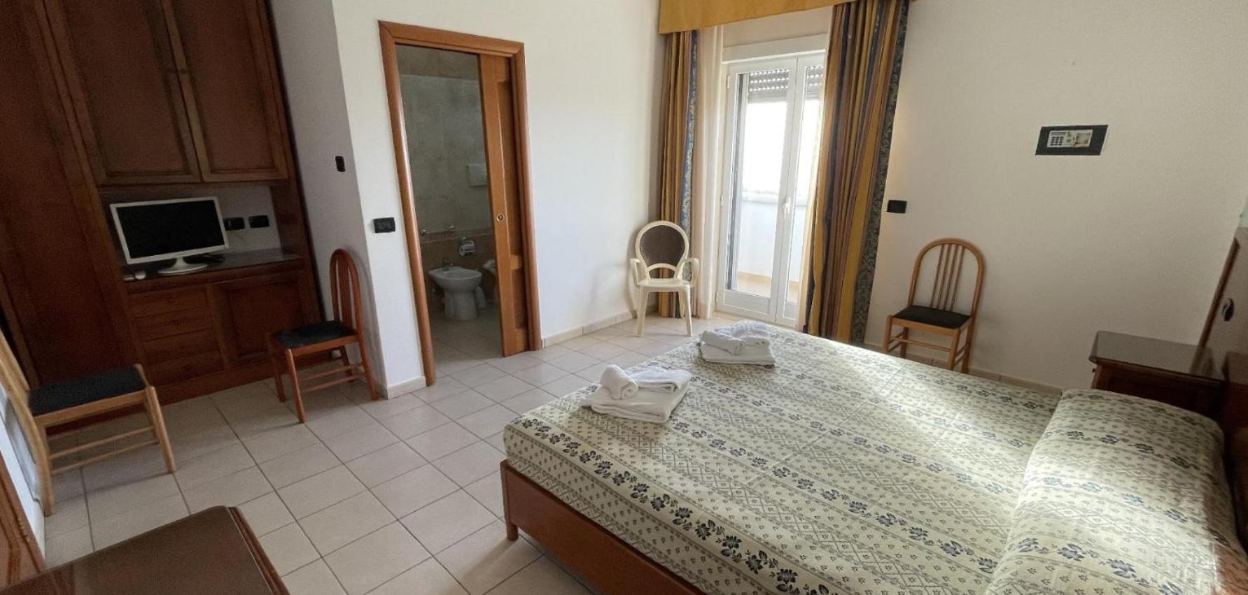 Hotel Dei Bizantini & Villaggio Campo Dei Messapi San Pietro in Bevagna Eksteriør billede