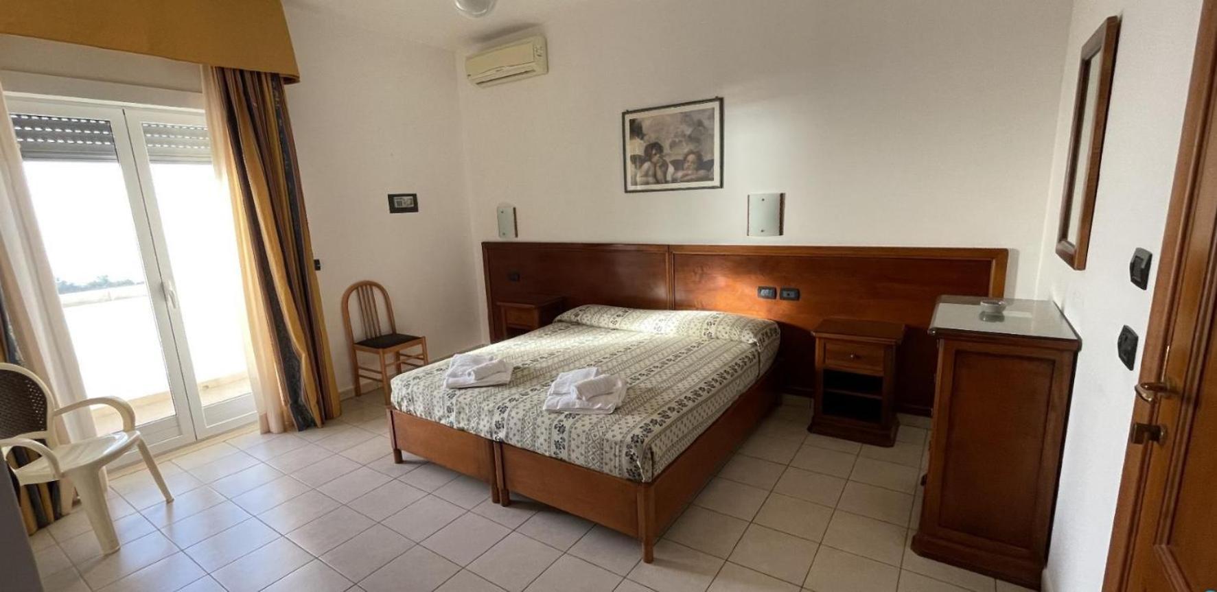 Hotel Dei Bizantini & Villaggio Campo Dei Messapi San Pietro in Bevagna Eksteriør billede