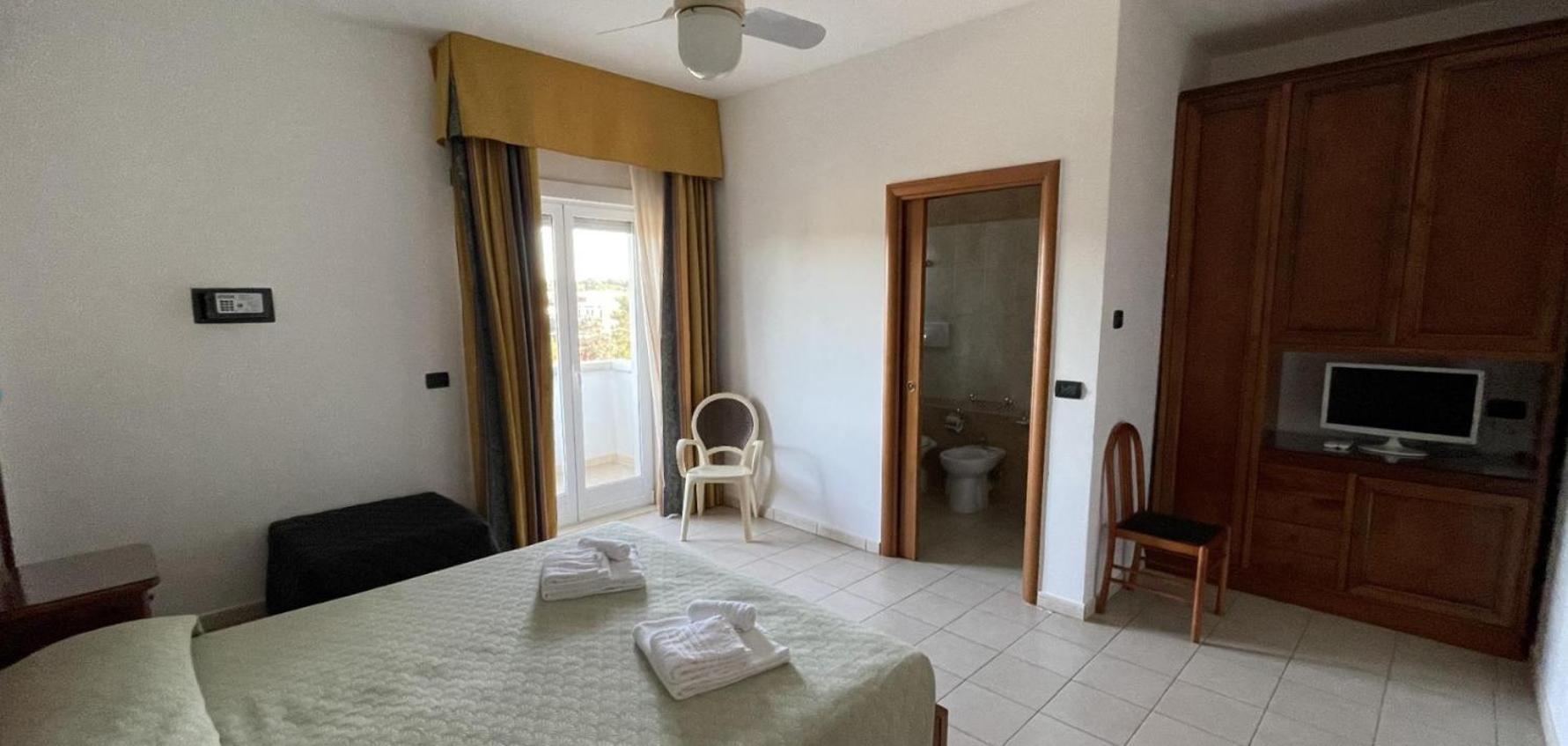 Hotel Dei Bizantini & Villaggio Campo Dei Messapi San Pietro in Bevagna Eksteriør billede