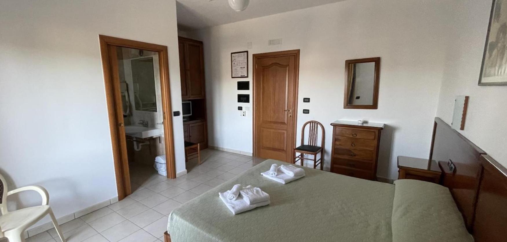 Hotel Dei Bizantini & Villaggio Campo Dei Messapi San Pietro in Bevagna Eksteriør billede